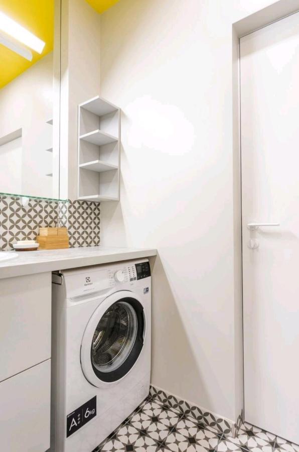 Happy Inn Vip, Self Check-In-24X7, A-C, Parking-In-The-Underground-Garage Vilna Exterior foto