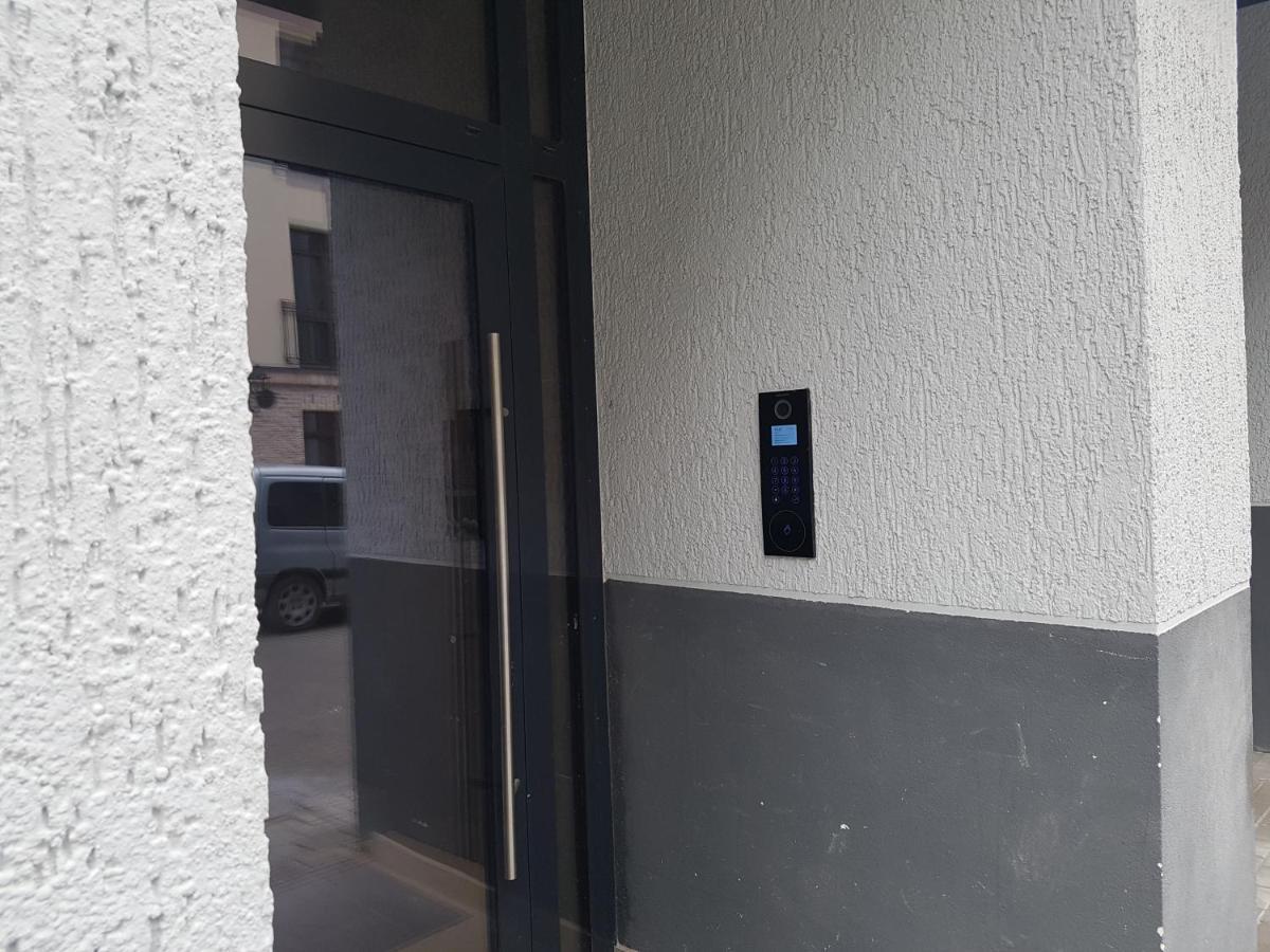 Happy Inn Vip, Self Check-In-24X7, A-C, Parking-In-The-Underground-Garage Vilna Exterior foto